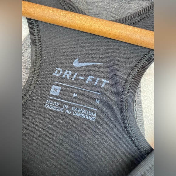 Nike Dry Fit Bra Tank Shirt - Picture 8 of 10